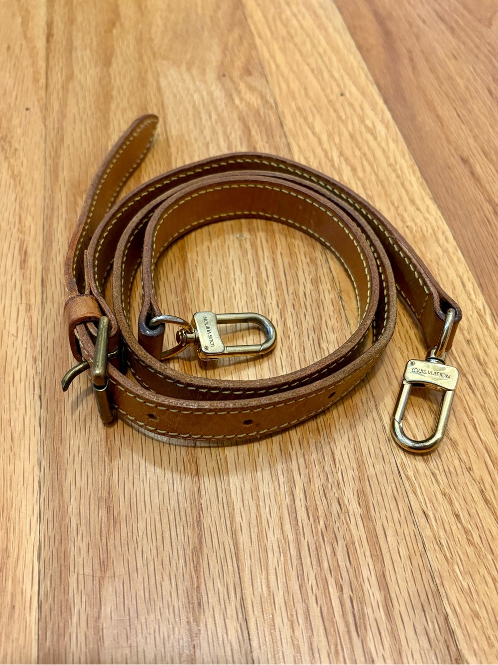 ✨ LOUIS VUITTON ✨ Authentic Vintage Adjustable Vachetta Leather Long Strap 40”
